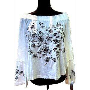 NWT Anthropologie white top with black embroidery.  (JJ90)